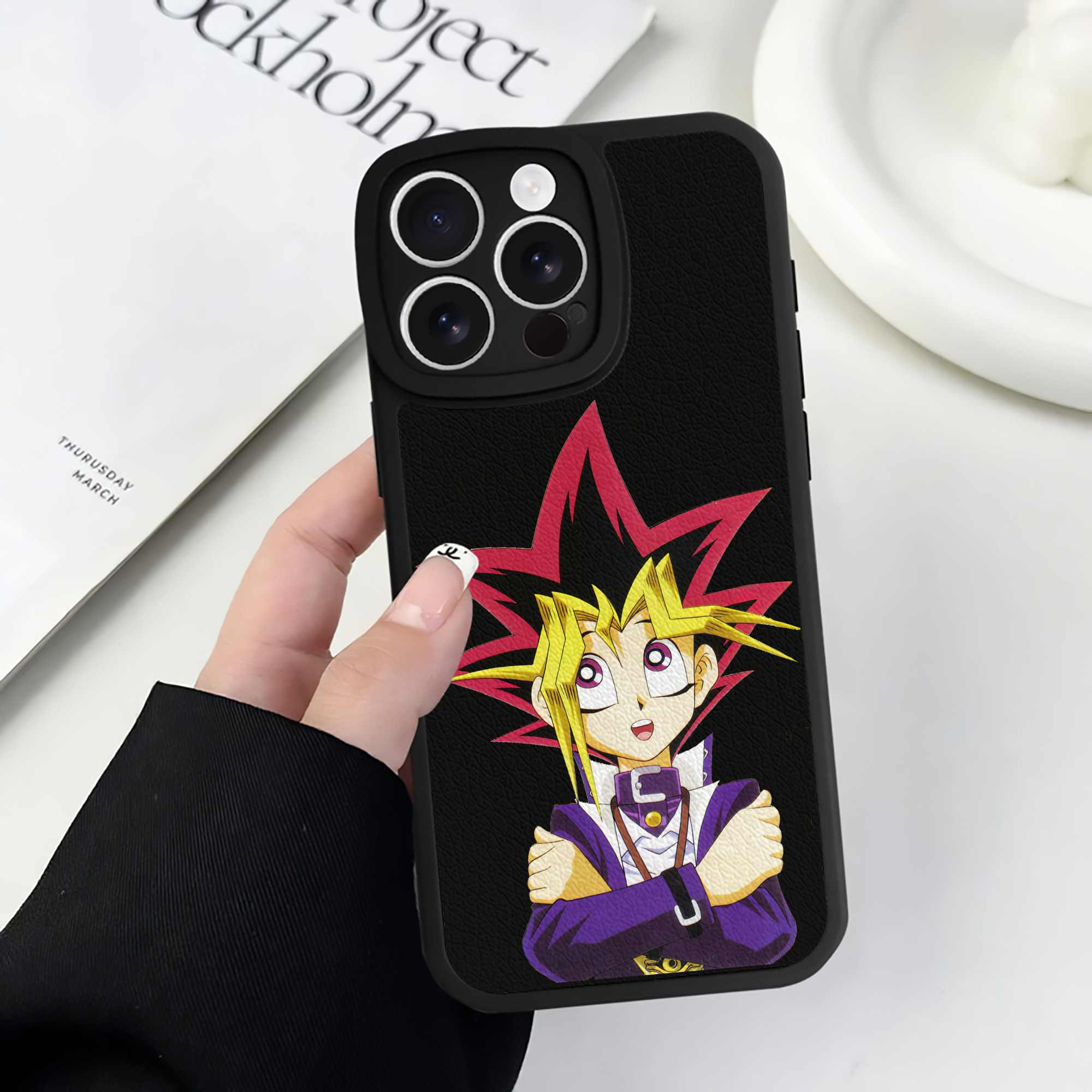 遊☆戯☆王 Yu-Gi-Oh! 【iPhone 16シリーズ対応】シリコンスマホケース（レザー調） 材質：シリコン